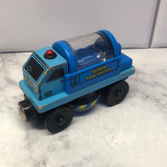 Thomas & Friends Sodor Road Sweeper - Picture 1 of 8